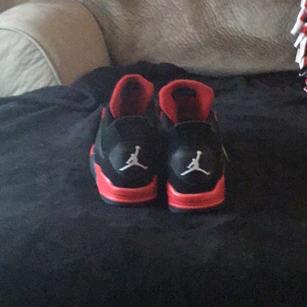 Jordan 4 Crimson